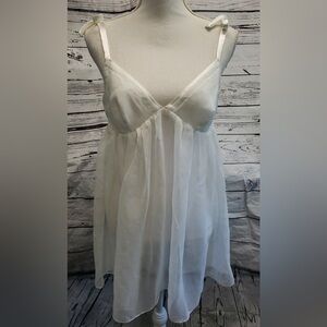 VICTORIA’S SECRET | Vintage White Lace Chemise